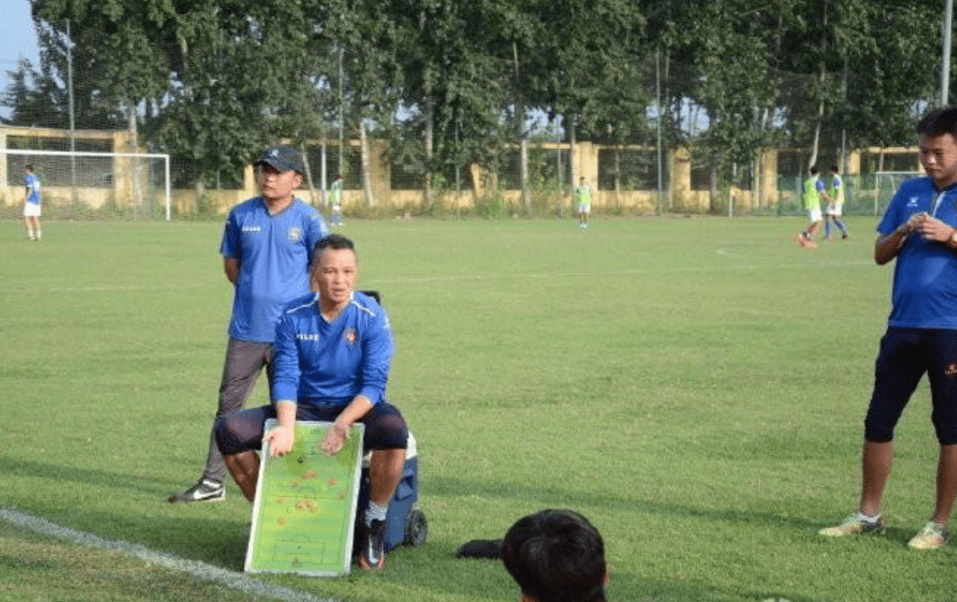 【泛亚电竞】
从足协杯冠军到混迹中乙!昔日劲旅延续7年杂乱 名帅仅带队3场下课(图4) 【泛亚电竞】
从足协杯冠军到混迹中乙!昔日劲旅延续7年杂乱 名帅仅带队3场下课(图4)