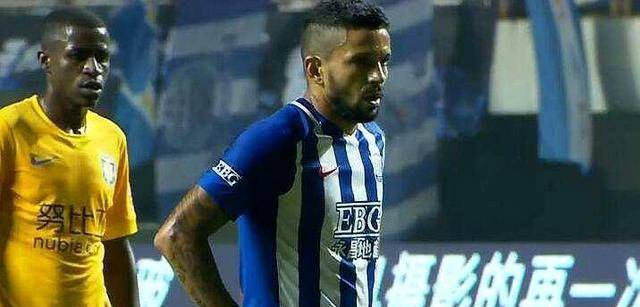 【泛亚电竞】
武汉卓尔输球草皮太湿滑？队员轻敌了？(图6)