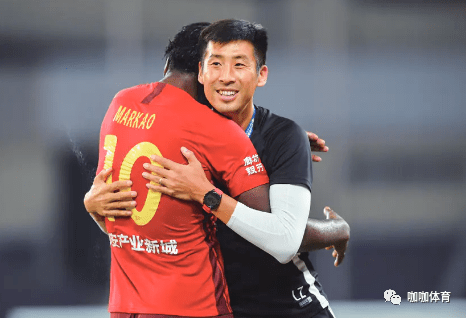 泛亚电竞_
河北中原:保级牌咋进入争冠组?中性名降生很曲折......(图4) 泛亚电竞_
河北中原:保级牌咋进入争冠组?中性名降生很曲折......(图4)